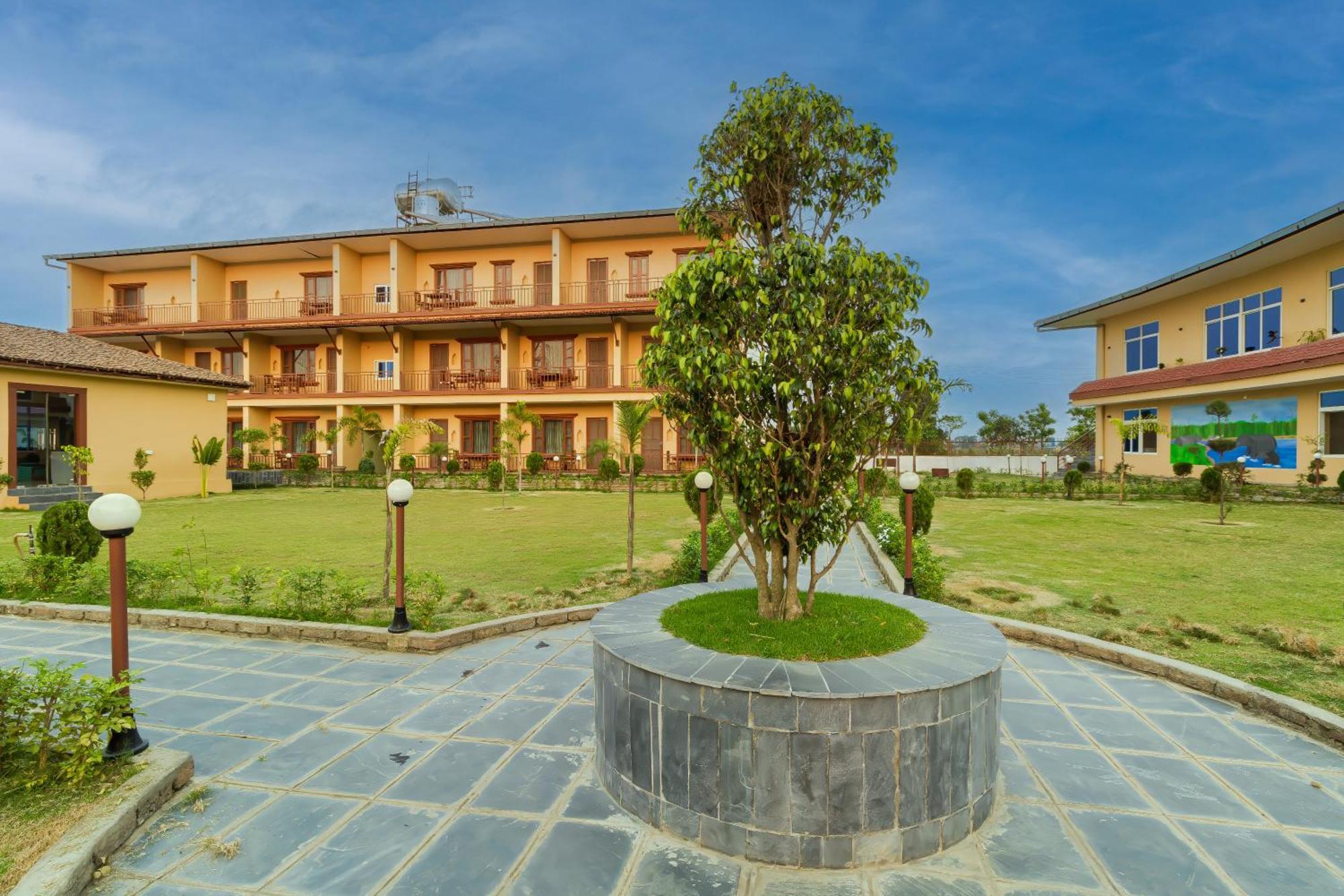 Sisai Park Village Chitwan Bagian luar foto