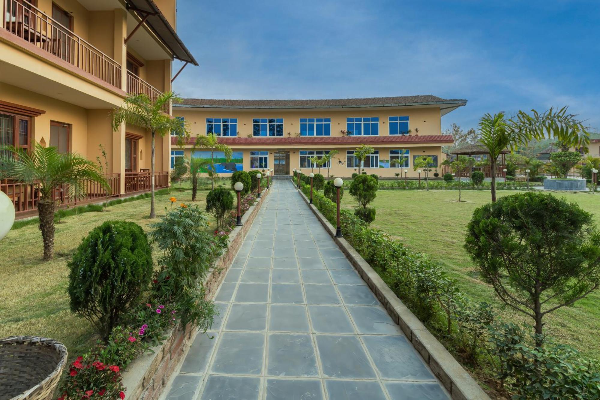 Sisai Park Village Chitwan Bagian luar foto